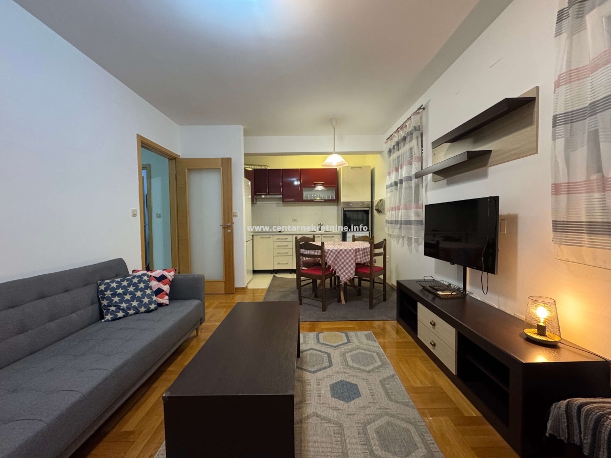 Izdavanje, dvosoban stan 57m2, Stari aerodrom, Podgorica